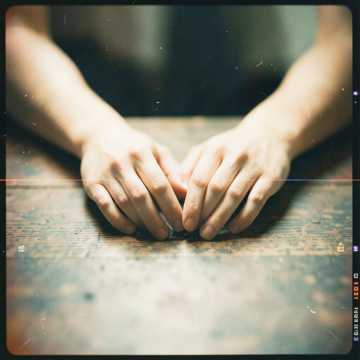 Обложка трека I Kiss Her Hands
